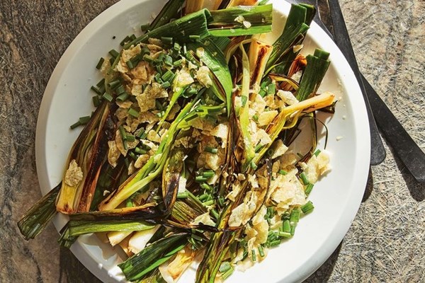 Leeks with potato chips and chives