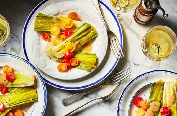 Leeks with tomatoes and vinaigrette