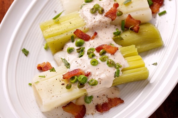 Leeks with tonnato Milanese