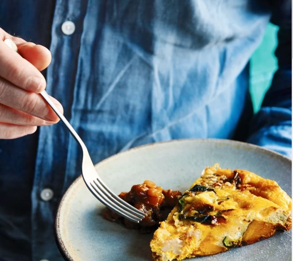 Leftovers frittata with piquant fruit chutney