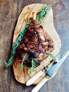 Leg of lamb with garlic and rosemary (Gigot d'agneau, aïl, romarin)