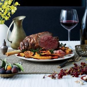 Leg of lamb with olive-wine sauce