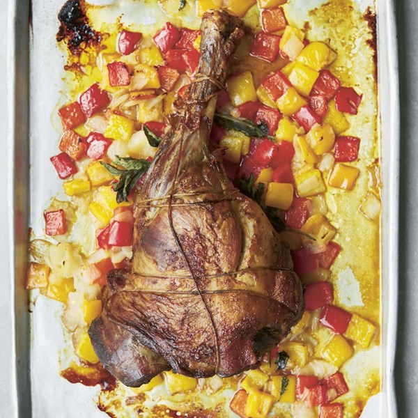Leg of lamb with peppers and mint