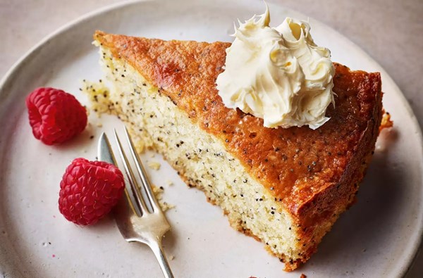 Lemon & poppy seed cake