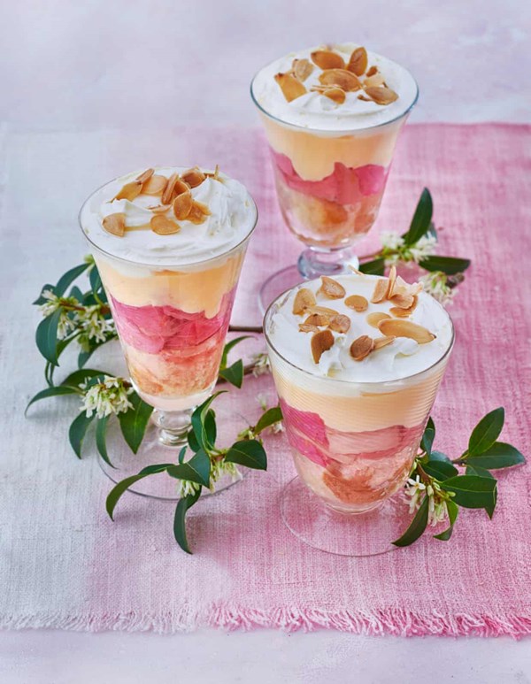Lemon & rhubarb trifle