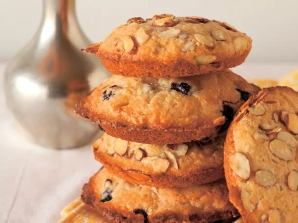 Lemon-almond muffins