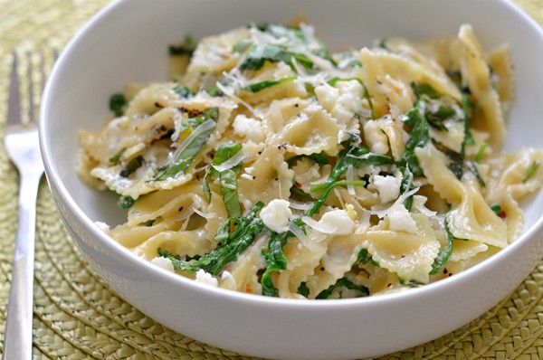 Lemon and arugula farfalle with feta and basil