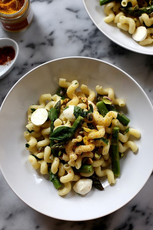 Lemon and asparagus pasta with pistachios and mozzarella