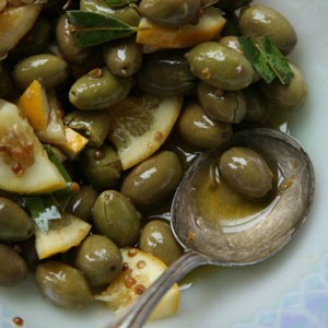 Lemon and coriander marinated olives  (Eliés tsakkistés me kóliandro)