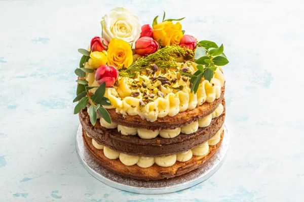 Lemon and elderflower buttercream cake