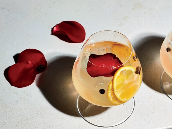 Lemon-and-lavender gin fizz