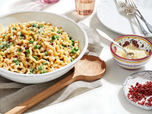 Lemon and pea Alfredo
