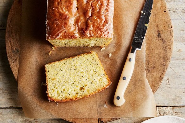 Lemon and poppy seed cake (National Trust version)