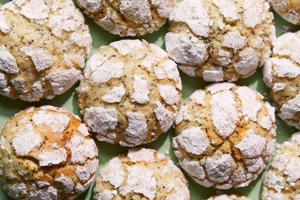 Lemon and poppy-seed crinkle cookies
