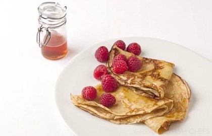 Lemon and raspberry crêpes