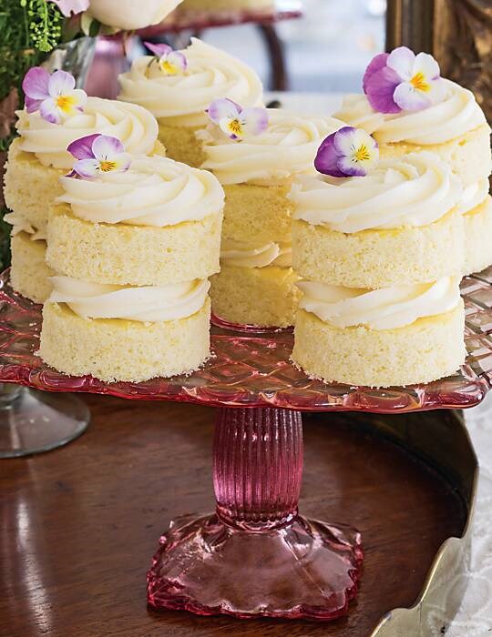Lemon cakes [lemon buttercream]