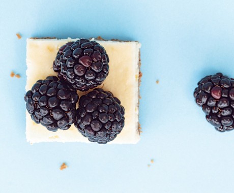 Lemon cheesecake squares with fresh berries