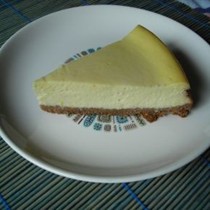 Lemon cheesecake with sour cream topping