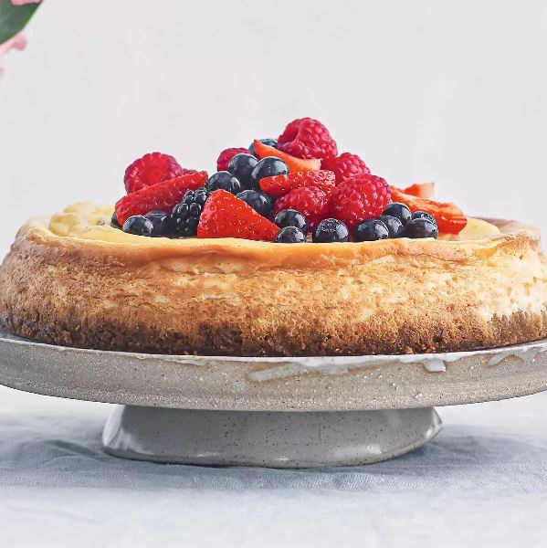 Lemon cheesecake with summer berries