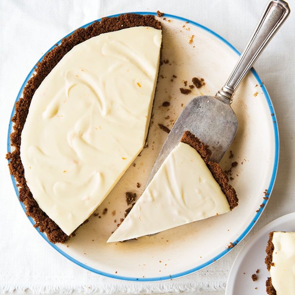 Lemon chiffon gingersnap pie