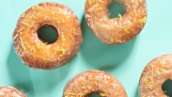 Lemon confectioners'-sugar glaze