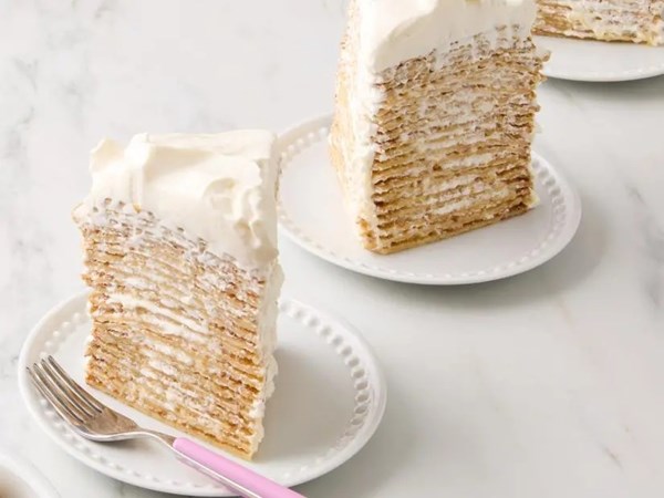 Lemon crêpe cake