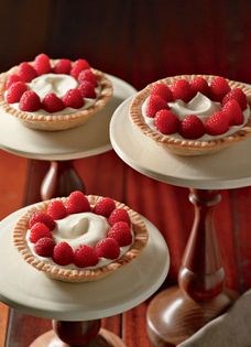 Lemon curd and raspberry pielets