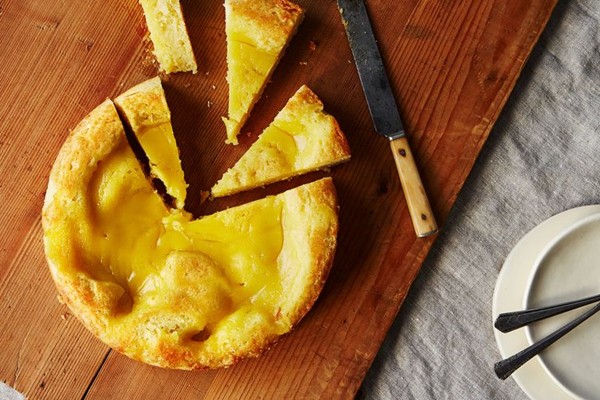 Lemon curd cake