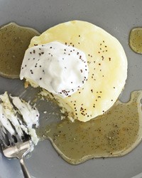Lemon-curd cakes with poppy seeds