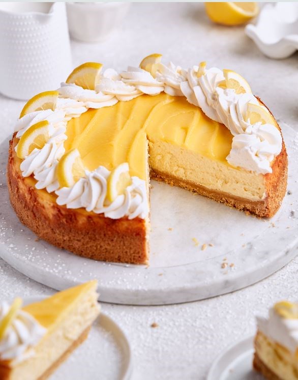 Lemon curd cheesecake with shortbread crust