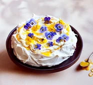 Lemon curd Pavlova