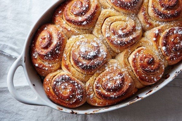 Lemon curd rolls
