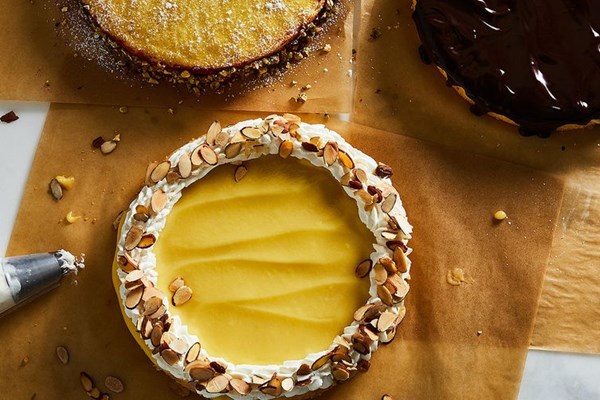 Lemon curd sponge cake