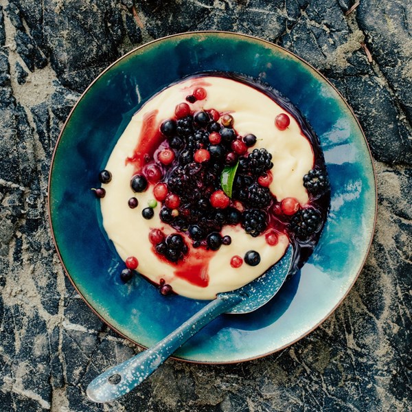 Lemon curd with berries