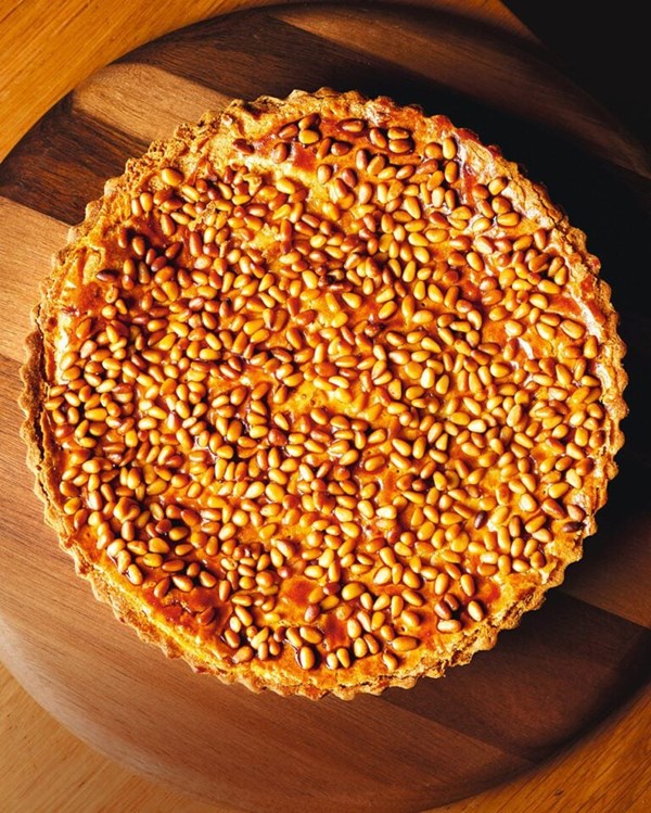 Lemon custard tart with pine nut topping (Torta della nonna)