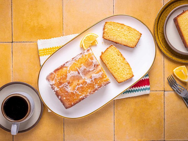 Lemon drizzle cake