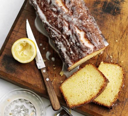Lemon drizzle cake