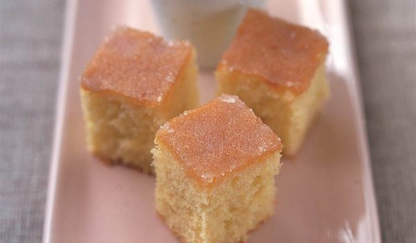 Lemon drizzle traybake