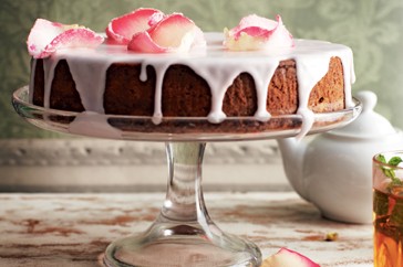 Lemon-frosted pistachio cake with mint tea