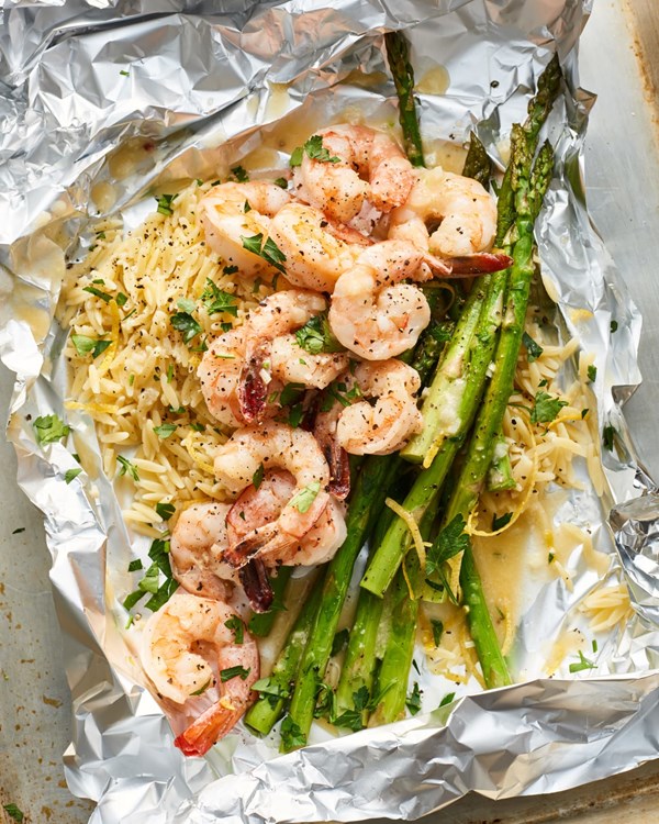 Lemon garlic butter shrimp and asparagus packets