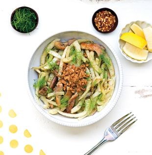 Lemon-garlic chicken thighs with fennel