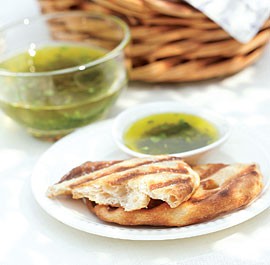 Lemon-garlic oil with herbs