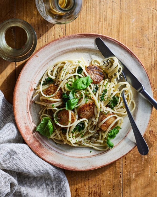 Lemon garlic scallop pasta