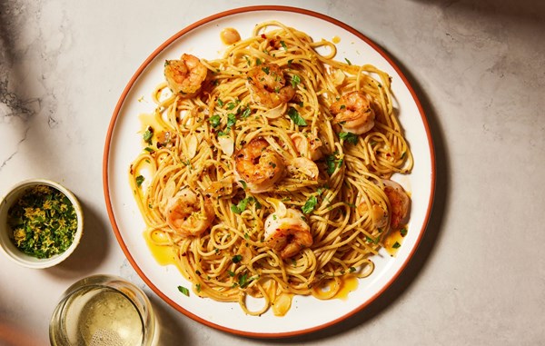 Lemon-garlic shrimp with spaghetti