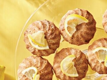 Lemon-glazed oatmeal snack cakes