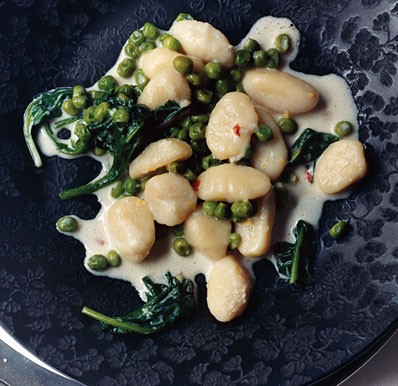 Lemon gnocchi with spinach and peas