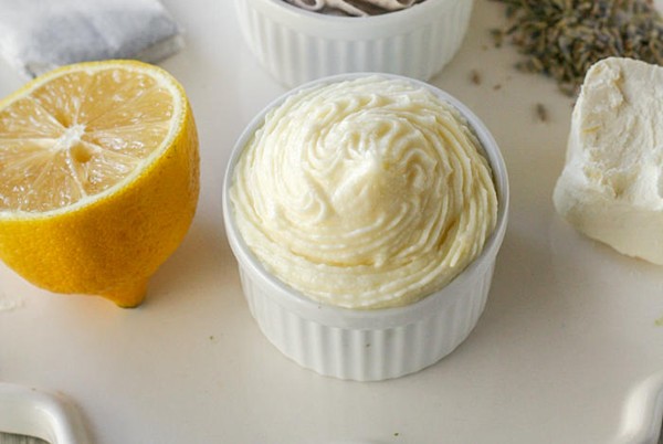 Lemon goat cheese buttercream