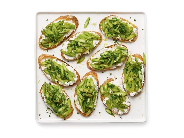 Lemon-herb asparagus crostini