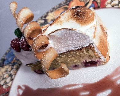 Lemon-honey cake with raspberries and Italian meringue