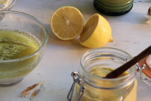 Lemon-honey-mustard dressing (Ladolemono me meli kai moustarda)